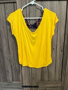 Wet Seal Bright Yellow Scoop Neck Short Sleeve Tee
